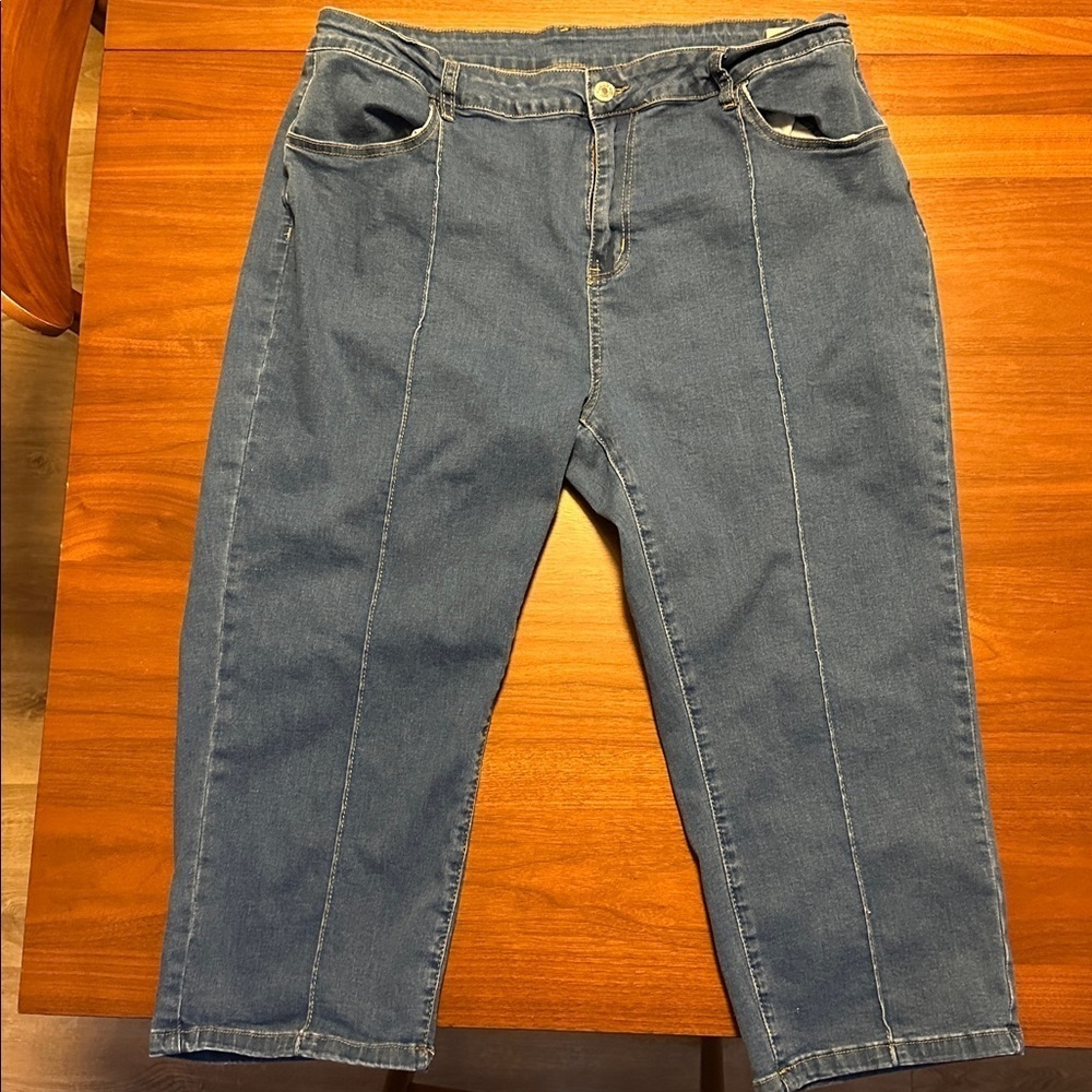 Cropped pedal pusher stretch jeans with vertical Pintuck seam down front of leg